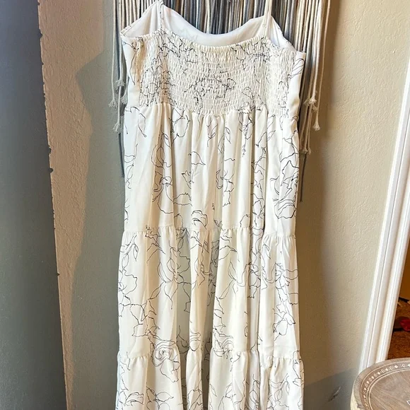 Gilli White and Black Floral Maxi Dress - Picture 3 of 9